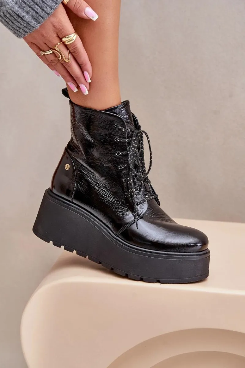 Botki Maciejka|Damskie Trapery>Maciejka Skórzane Lakierowane Botki Na Platformie I Koturnie 06762-01 Czarne