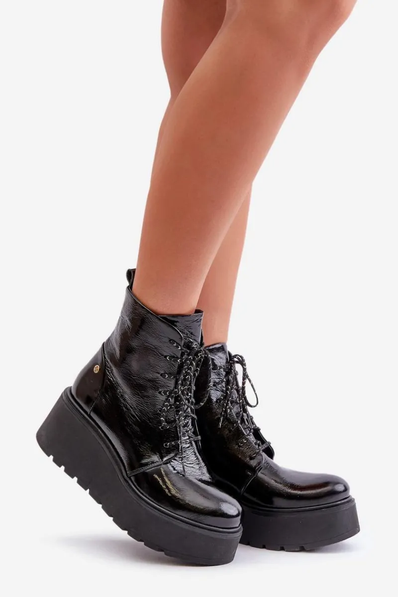 Botki Maciejka|Damskie Trapery>Maciejka Skórzane Lakierowane Botki Na Platformie I Koturnie 06762-01 Czarne