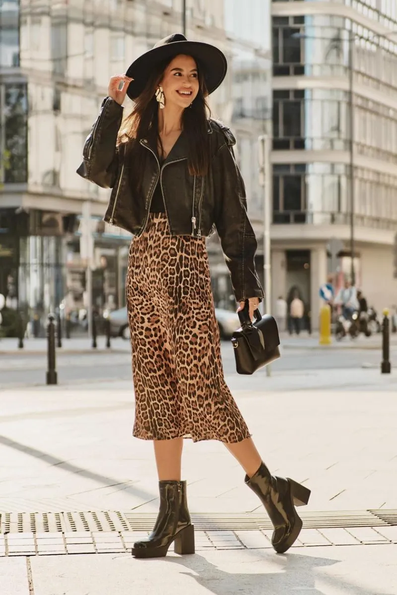 Sale Damskie buty S.Barski Skórzane Lakierowane Botki Damskie Na Masywnym Słupku Ocieplane D&A CR42-189 Czarne