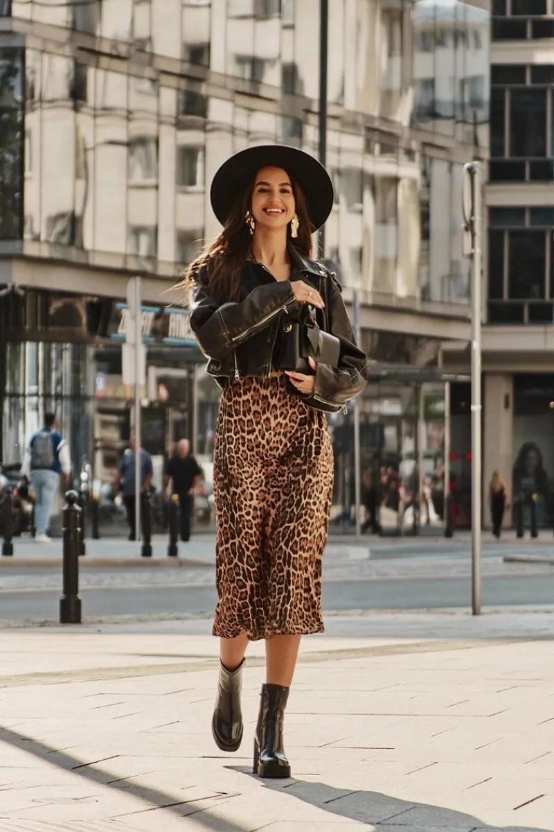 Sale Damskie buty S.Barski Skórzane Lakierowane Botki Damskie Na Masywnym Słupku Ocieplane D&A CR42-189 Czarne