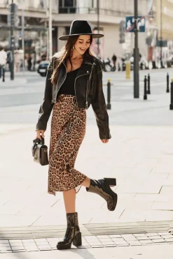 Sale Damskie buty S.Barski Skórzane Lakierowane Botki Damskie Na Masywnym Słupku Ocieplane D&A CR42-189 Czarne