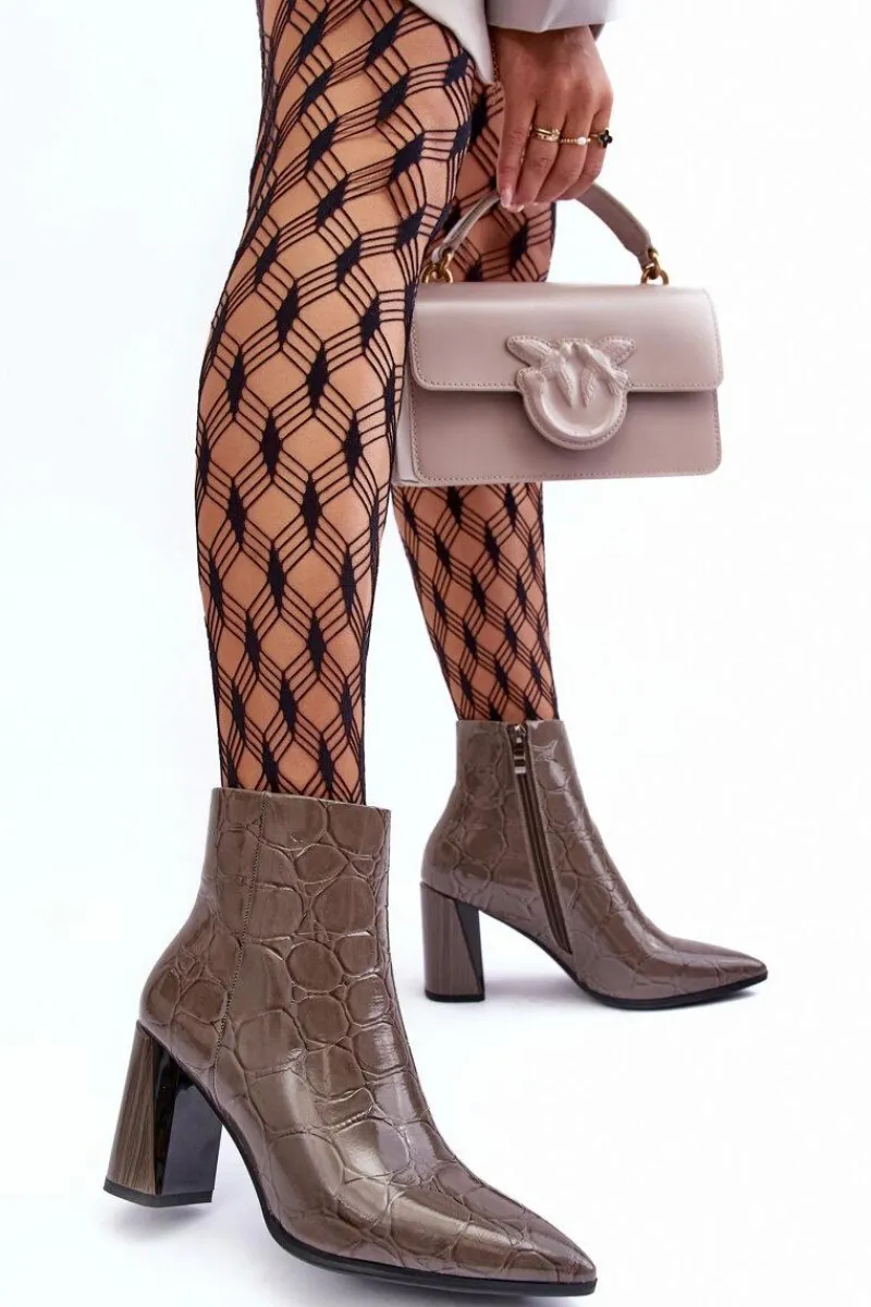 Hot Damskie buty S.Barski Skórzane Lakierowane Botki Na Słupku S.Barski MR870-58 Ciemnobeżowe