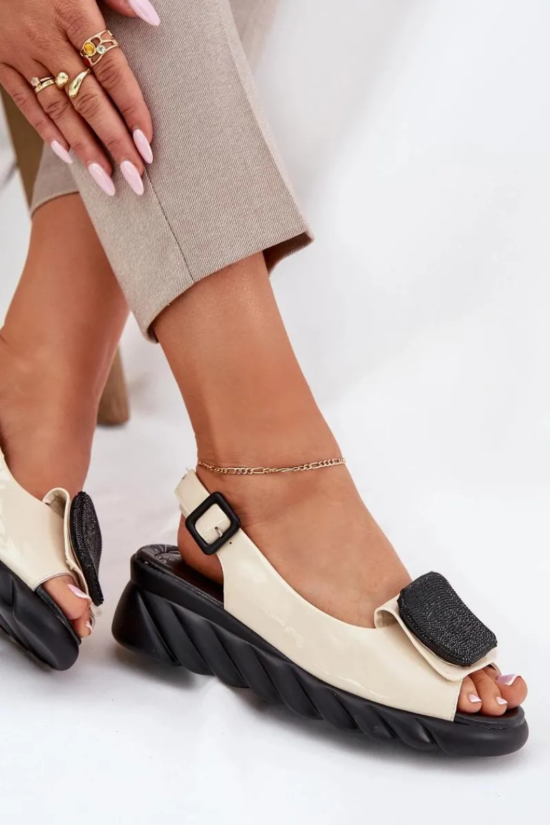 Sandały Na Koturnie>Artiker Skórzane Lakierowane Sandały Damskie Na Koturnie z Ozdobą 56C1567 Beżowe Beżowy