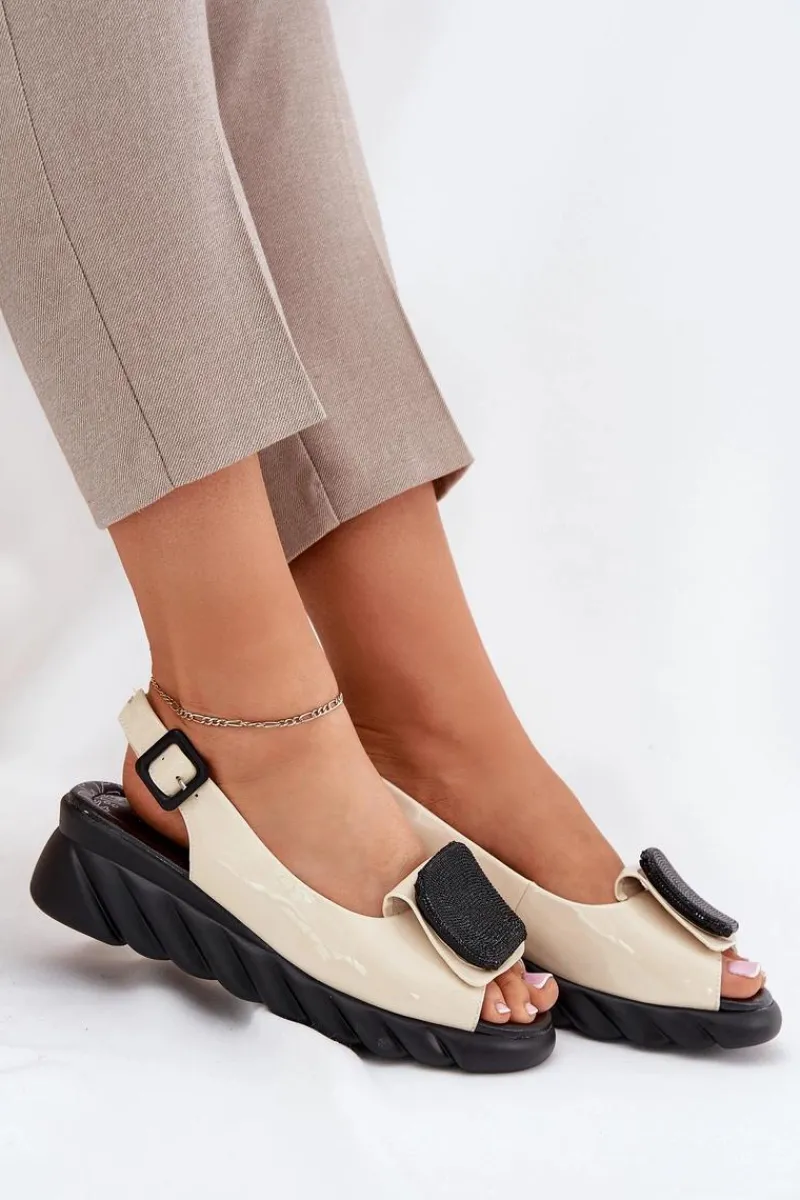 Sandały Na Koturnie>Artiker Skórzane Lakierowane Sandały Damskie Na Koturnie z Ozdobą 56C1567 Beżowe Beżowy