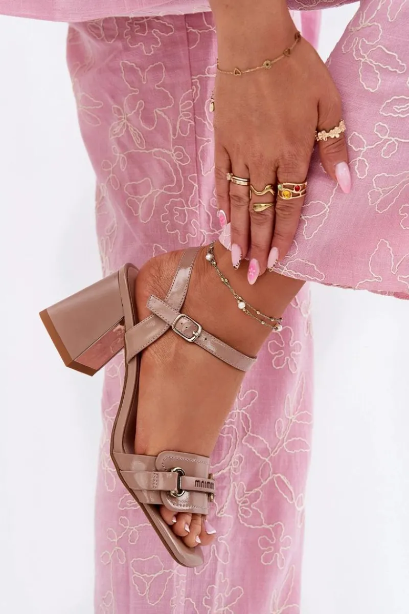 Outlet Evento Skórzane Lakierowane Sandały Damskie Na Słupku Beżowe Mevonelle Beżowy