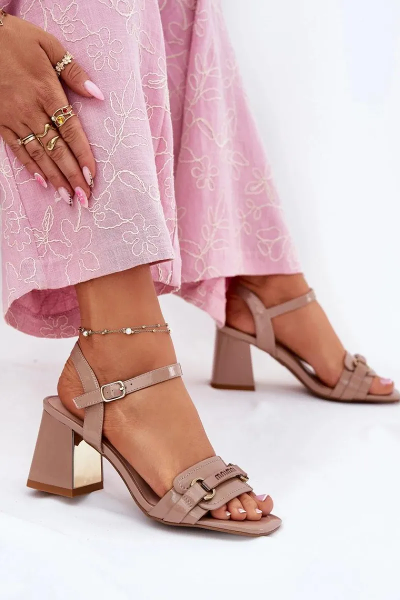 Outlet Evento Skórzane Lakierowane Sandały Damskie Na Słupku Beżowe Mevonelle Beżowy