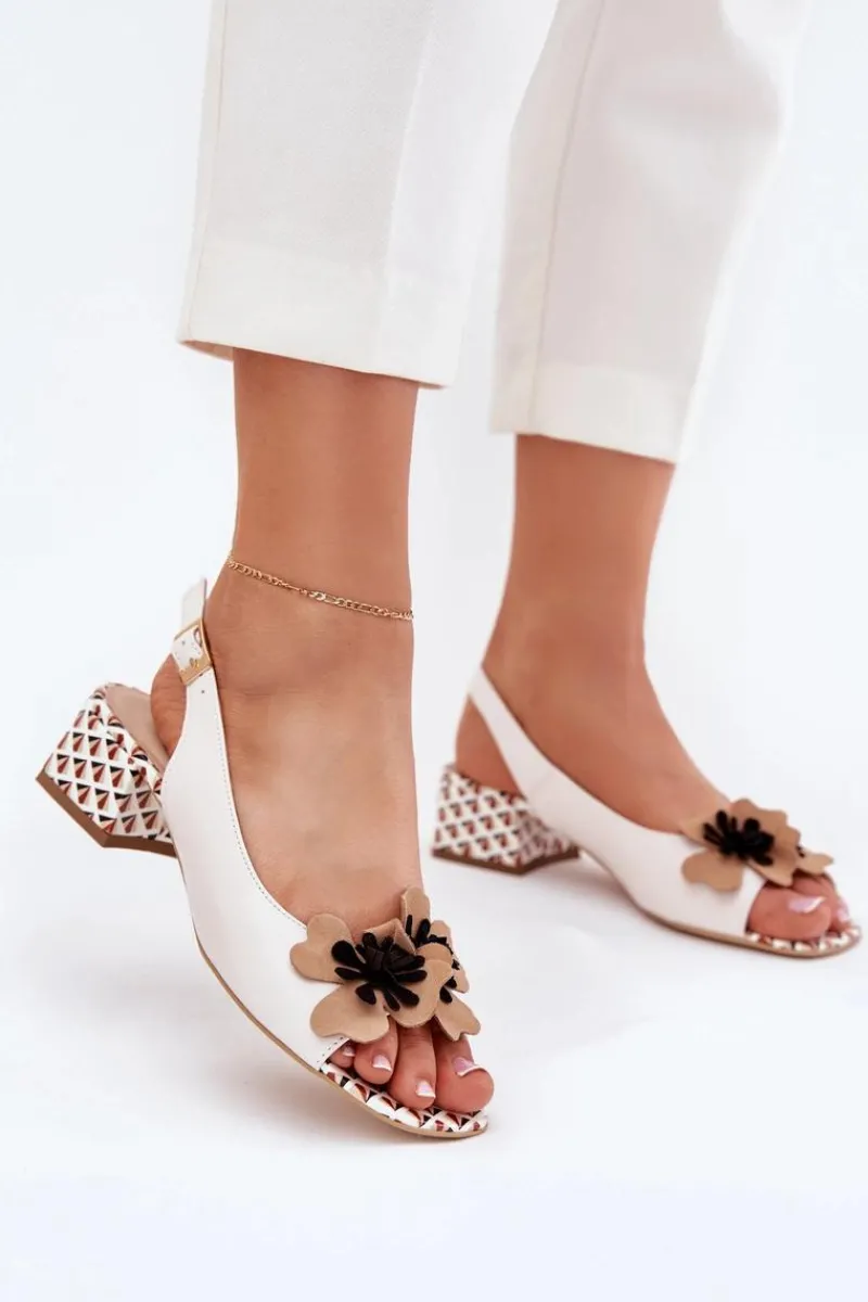 Laura Messi Skórzane Sandały Damskie Na Klocku Z Ozdobnym Kwiatem 2973 Białe Biały