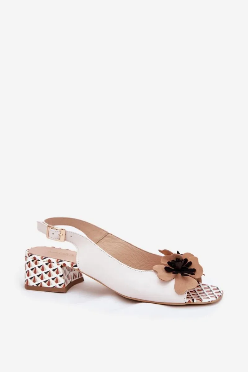 Laura Messi Skórzane Sandały Damskie Na Klocku Z Ozdobnym Kwiatem 2973 Białe Biały