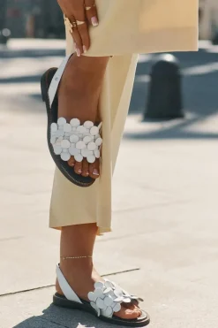 Hot Zazoo Skórzane Sandały Na Płaskim Obcasie 40425 Białe Biały