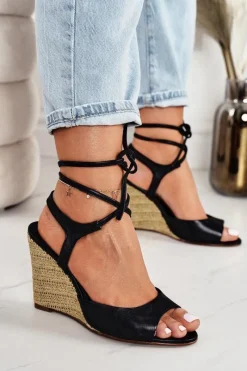 Clearance Laura Messi Skórzane Sandały Na Plecionym Koturnie 1944 Czarne