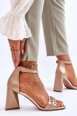 Laura Messi Skórzane Sandały Na Trójkątnym Obcasie 2595 Beżowe