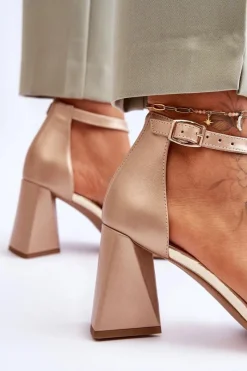 Laura Messi Skórzane Sandały Na Trójkątnym Obcasie 2595 Beżowe