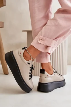 Buty Sportowe Na Platformie></noscript>CheBello Sneakersy Damskie Skórzane Z Przypinkami Na Platformie 4596 Beżowe