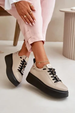 Buty Sportowe Na Platformie></noscript>CheBello Sneakersy Damskie Skórzane Z Przypinkami Na Platformie 4596 Beżowe