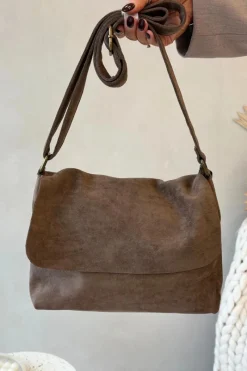 Outlet Torebka Listonoszka Z Eko Zamszu Ciemnobeżowa Carenza Listonoszki