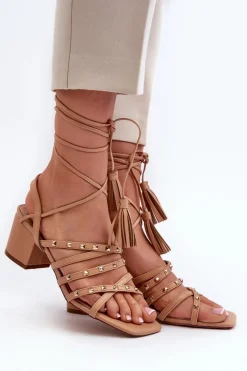 Discount Wiązane Sandały Na Niskim Obcasie Ozdobione Ćwiekami Camel Chrisele Damskie Sandały Na Obcasie