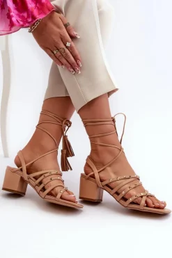 Discount Wiązane Sandały Na Niskim Obcasie Ozdobione Ćwiekami Camel Chrisele Damskie Sandały Na Obcasie