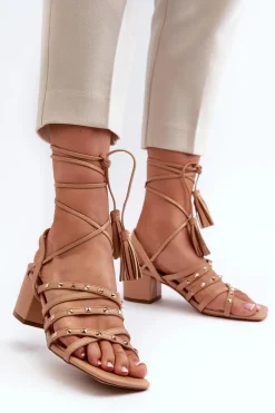 Discount Wiązane Sandały Na Niskim Obcasie Ozdobione Ćwiekami Camel Chrisele Damskie Sandały Na Obcasie