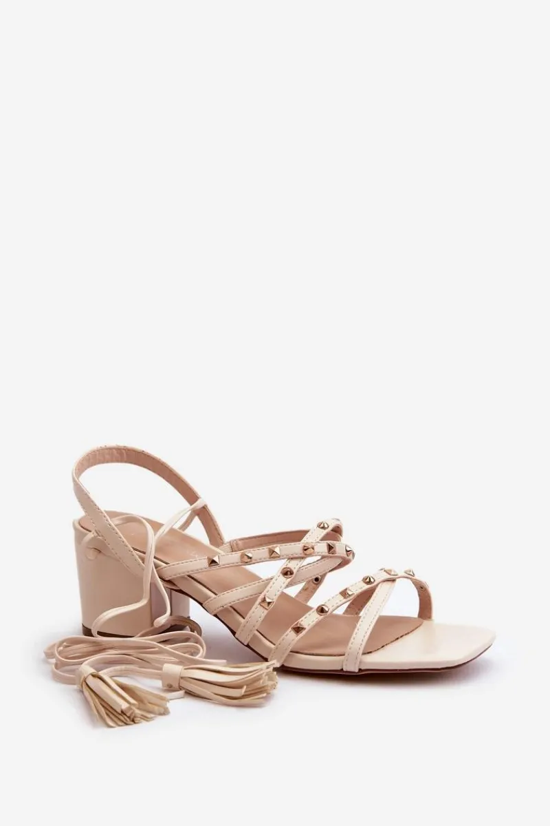 Sale Evento Wiązane Sandały Na Niskim Obcasie Ozdobione Ćwiekami Beżowe Chrisele Beżowy