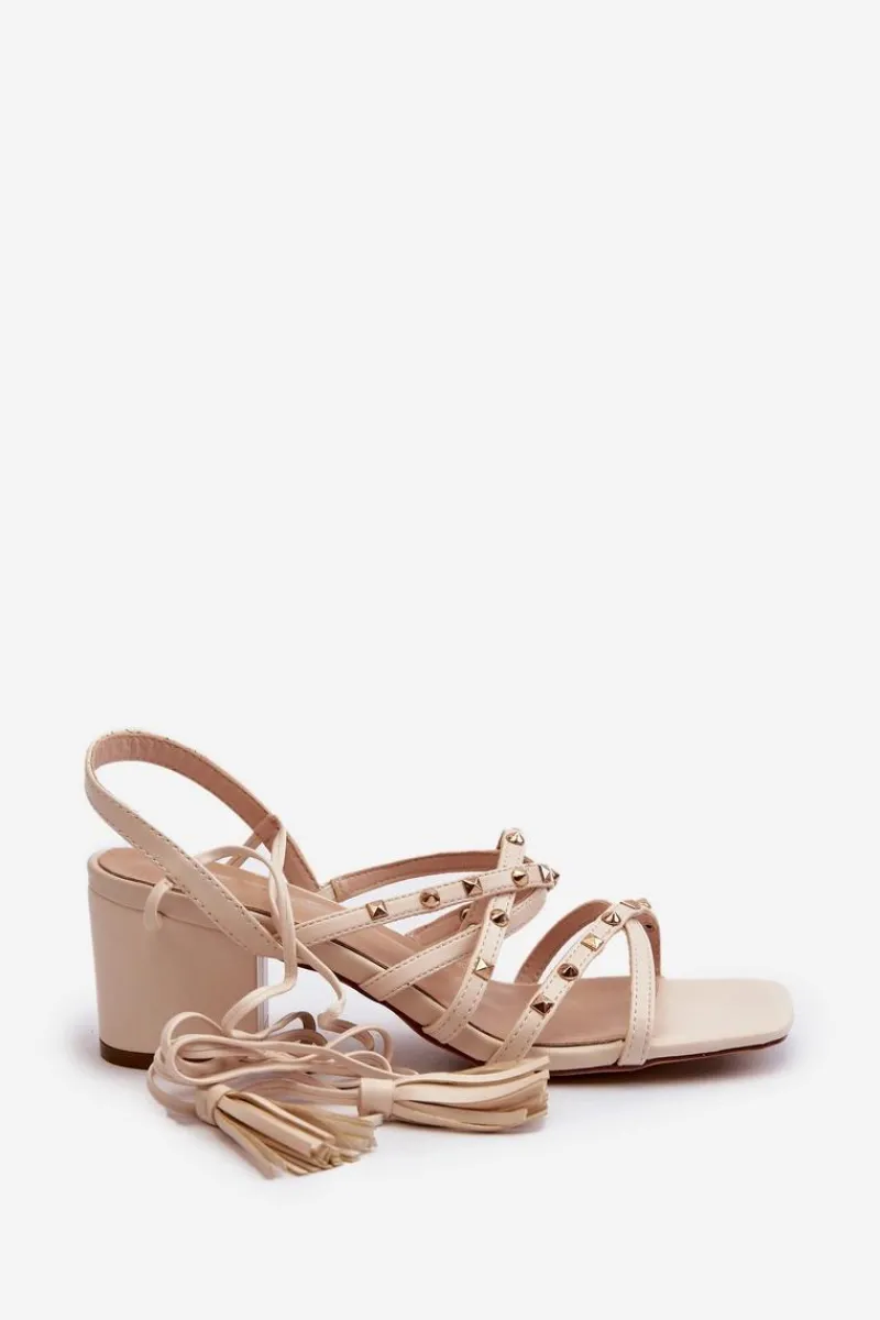 Sale Evento Wiązane Sandały Na Niskim Obcasie Ozdobione Ćwiekami Beżowe Chrisele Beżowy