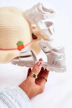 Dziewczęce>Evento Wygodne Dziecięce Sandały Z Ozdobą Srebrne Cayo