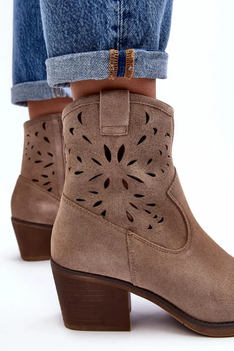 Outlet Damskie buty S.Barski Zamszowe Botki Kowbojki Ażurowe D&A SN622-20 Ciemnobeżowe
