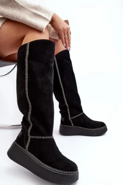 Kozaki Na Koturnie|Kozaki Przed Kolano></noscript>Maciejka Zamszowe Damskie Kozaki Na Masywnej Platformie 06312-01 Czarne