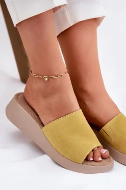 Klapki Na Koturnie|Klapki Damskie Klasyczne></noscript>Panto Fino Zamszowe Klapki Damskie Na Koturnie RR267038 Żółte