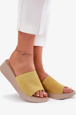 Klapki Na Koturnie|Klapki Damskie Klasyczne></noscript>Panto Fino Zamszowe Klapki Damskie Na Koturnie RR267038 Żółte