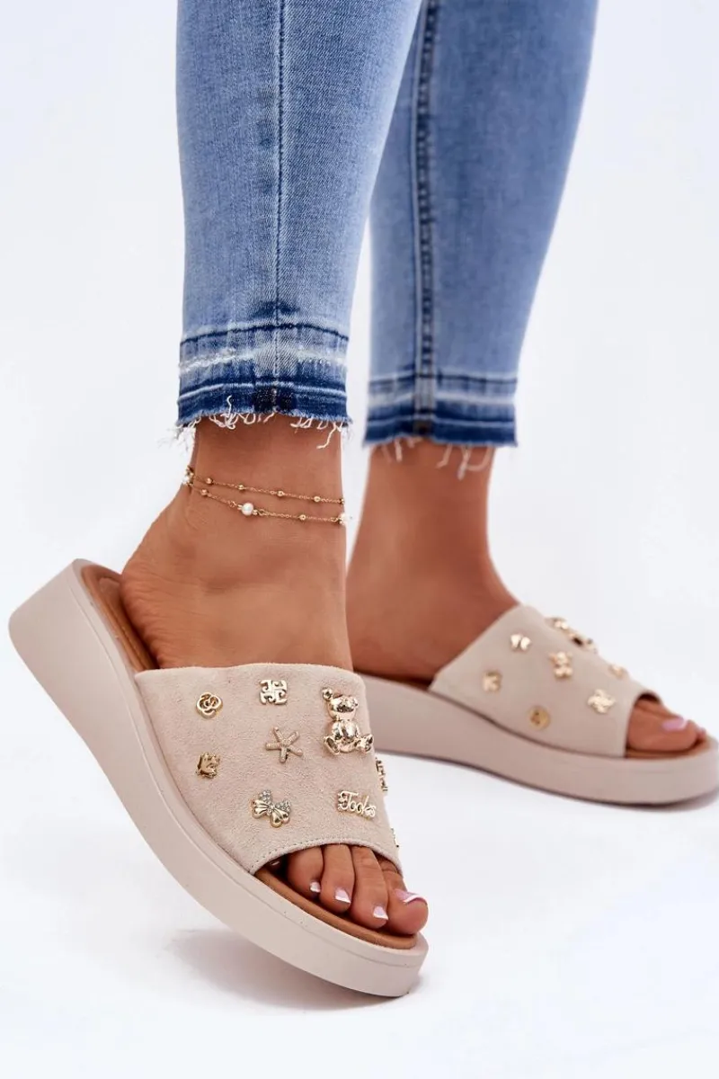 Online Zamszowe Klapki Damskie Z Przypinkami Vinceza 66741 Beżowe Damskie Klapki Na Platformie|Klapki Damskie Klasyczne