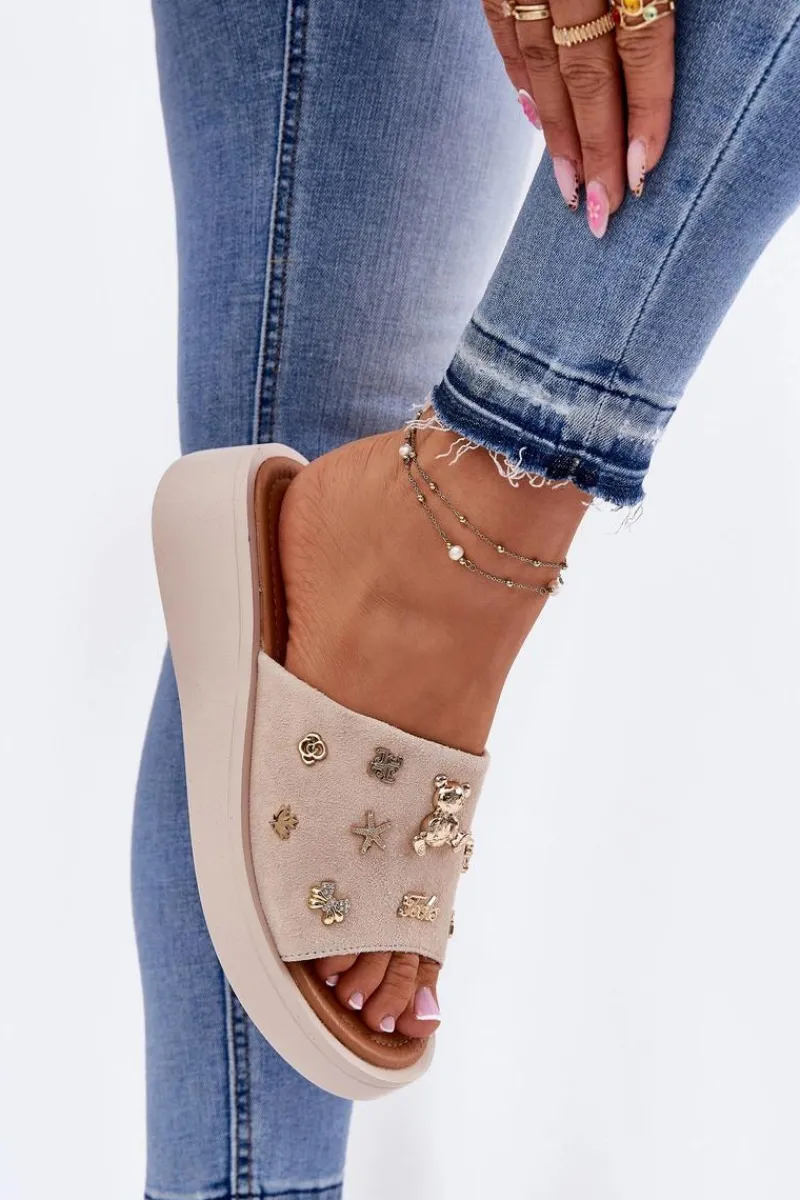 Online Zamszowe Klapki Damskie Z Przypinkami Vinceza 66741 Beżowe Damskie Klapki Na Platformie|Klapki Damskie Klasyczne