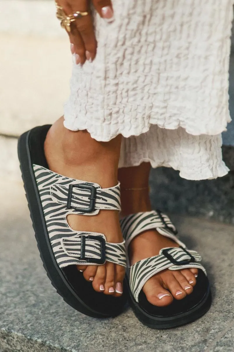 Clearance D.Franklin Zamszowe Klapki Damskie Z Klamrami DFSH405002 Zebra