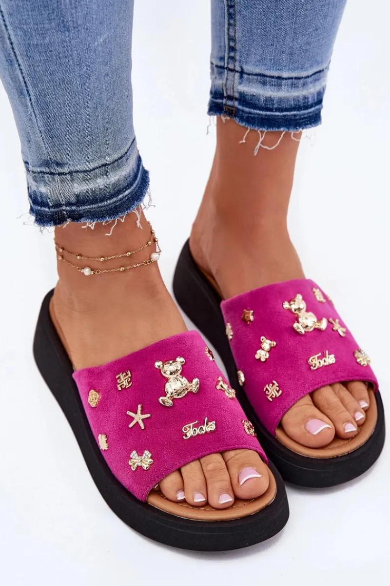 Klapki Na Platformie|Klapki Damskie Klasyczne>Buty damskie Vinceza Zamszowe Klapki Damskie Z Przypinkami Vinceza 66741 Fuksja Różowy