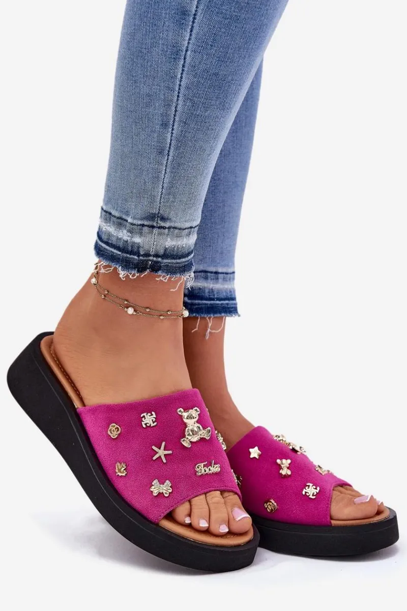 Klapki Na Platformie|Klapki Damskie Klasyczne>Buty damskie Vinceza Zamszowe Klapki Damskie Z Przypinkami Vinceza 66741 Fuksja Różowy