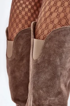 Kozaki Wiosenne|Kozaki Przed Kolano></noscript>Boto Zamszowe Kozaki Damskie Na Słupku Ciemnobeżowe Lewski 3371