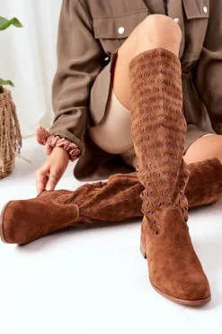 Kozaki Wiosenne|Kozaki Płaskie></noscript>Boto Zamszowe Kozaki Z Ażurowym Wzorem Brązowe Montana