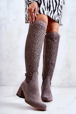 Kozaki Wiosenne|Kozaki Za Kolano></noscript>Boto Zamszowe Kozaki Z Ażurowym Wzorem Szare Hekilea