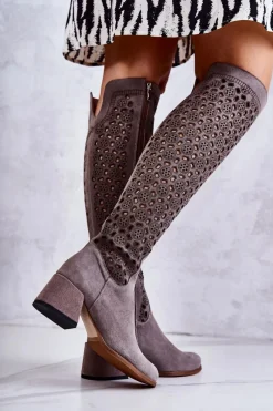 Kozaki Wiosenne|Kozaki Za Kolano></noscript>Boto Zamszowe Kozaki Z Ażurowym Wzorem Szare Hekilea