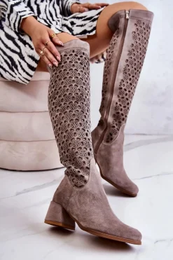 Online Boto Zamszowe Kozaki Z Ażurowym Wzorem Ciemnobeżowe Hekilea