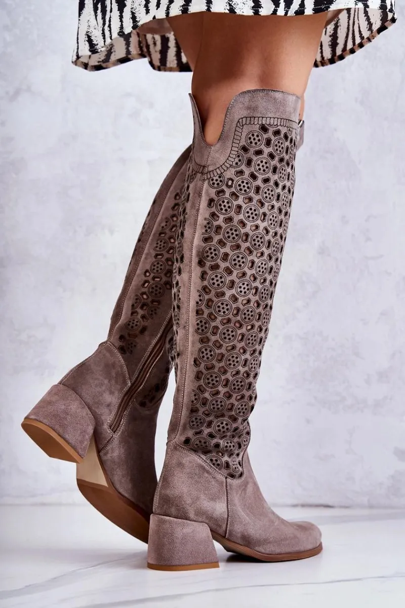 Online Boto Zamszowe Kozaki Z Ażurowym Wzorem Ciemnobeżowe Hekilea