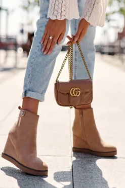 Online Boto Zamszowe Ocieplane Botki Na Koturnie Z Ozdobą Beżowe Vere Beżowy