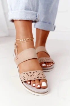 Sandały Płaskie>Evento Zamszowe Sandały Z Cyrkoniami Beżowe Cora