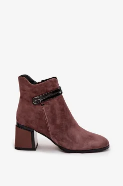 Botki Ocieplane|Botki Skórzane></noscript>D&A Zamszowe Skórzane Botki Damskie Na Słupku Z Ozdobnym Paskiem Ocieplane CR52-650 Brązowe