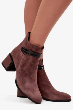 Botki Ocieplane|Botki Skórzane></noscript>D&A Zamszowe Skórzane Botki Damskie Na Słupku Z Ozdobnym Paskiem Ocieplane CR52-650 Brązowe