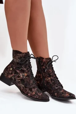 Botki Maciejka|Botki Skórzane></noscript>Maciejka Zamszowe Wzorzyste Botki Na Płaskim Obcasie 06391-02 Czarno-Złote