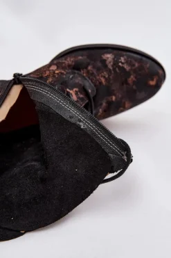 Botki Maciejka|Botki Skórzane></noscript>Maciejka Zamszowe Wzorzyste Botki Na Płaskim Obcasie 06391-02 Czarno-Złote