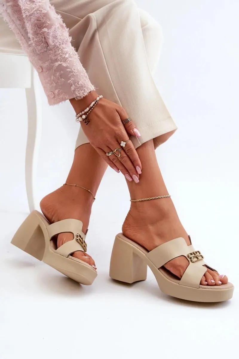 Klapki Na Obcasie|Klapki Damskie Klasyczne>Zazoo 40419 Skórzane Klapki Damskie Z Wycięciami I Ozdobą Beżowe