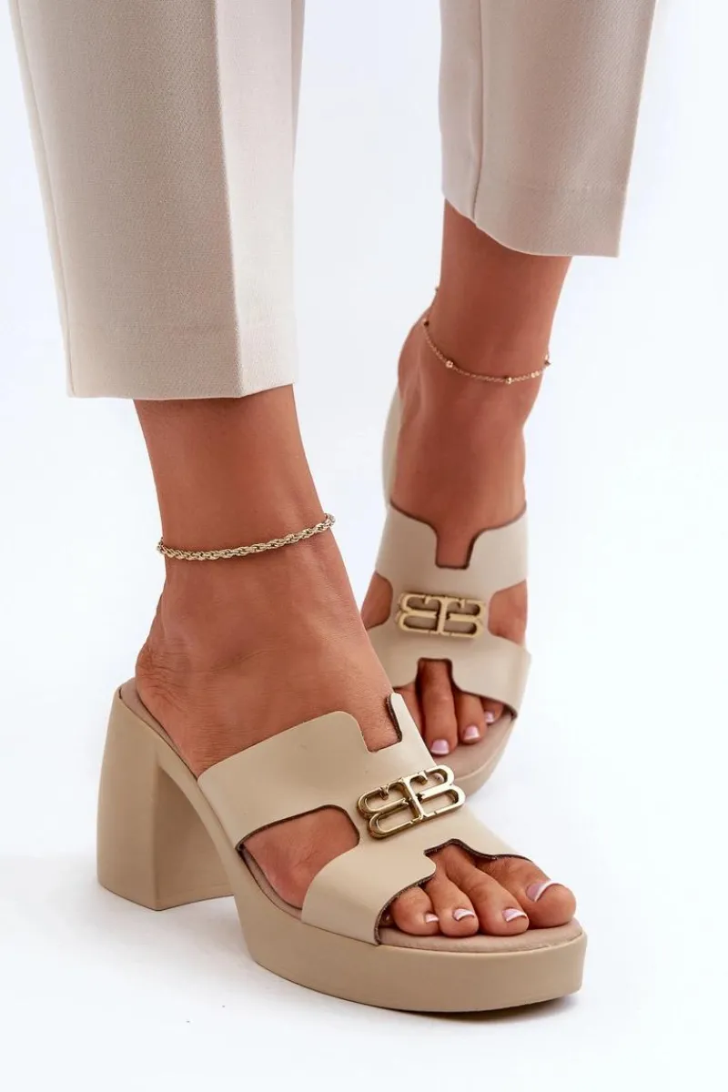 Klapki Na Obcasie|Klapki Damskie Klasyczne>Zazoo 40419 Skórzane Klapki Damskie Z Wycięciami I Ozdobą Beżowe