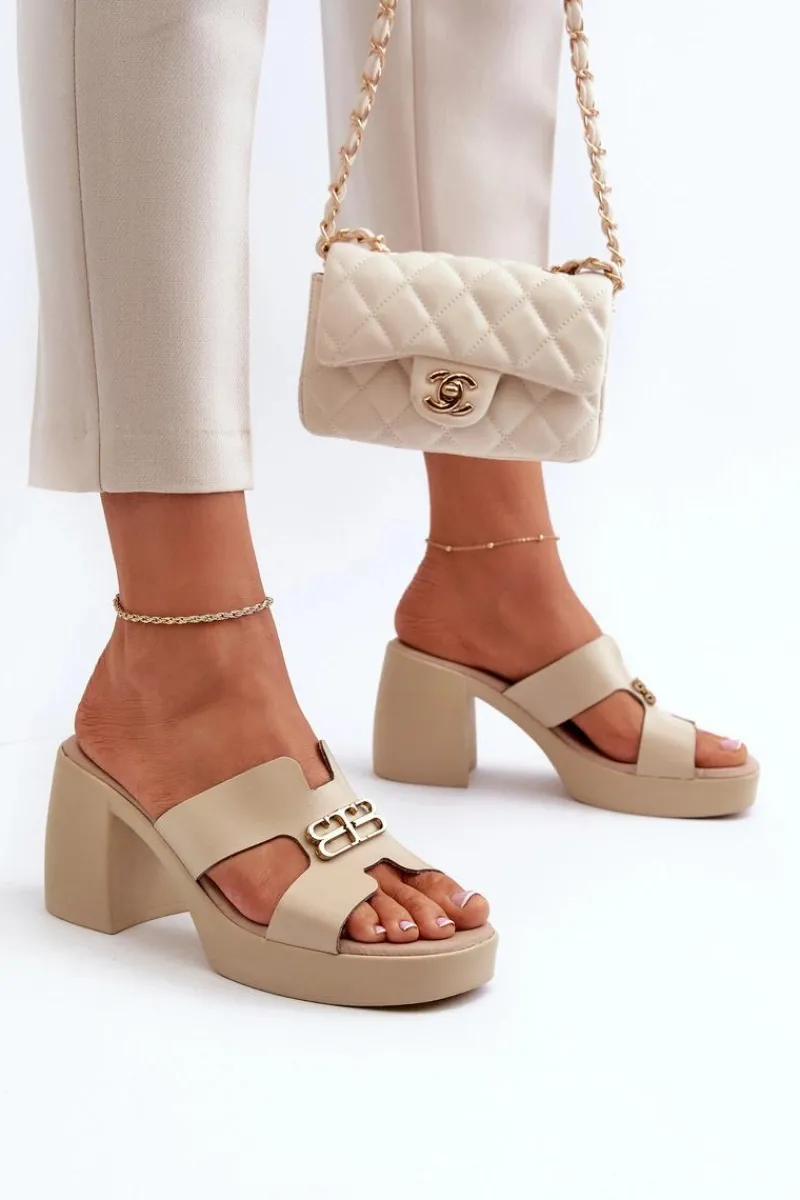 Klapki Na Obcasie|Klapki Damskie Klasyczne>Zazoo 40419 Skórzane Klapki Damskie Z Wycięciami I Ozdobą Beżowe