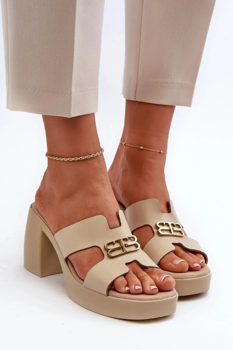 Klapki Na Obcasie|Klapki Damskie Klasyczne>Zazoo 40419 Skórzane Klapki Damskie Z Wycięciami I Ozdobą Beżowe